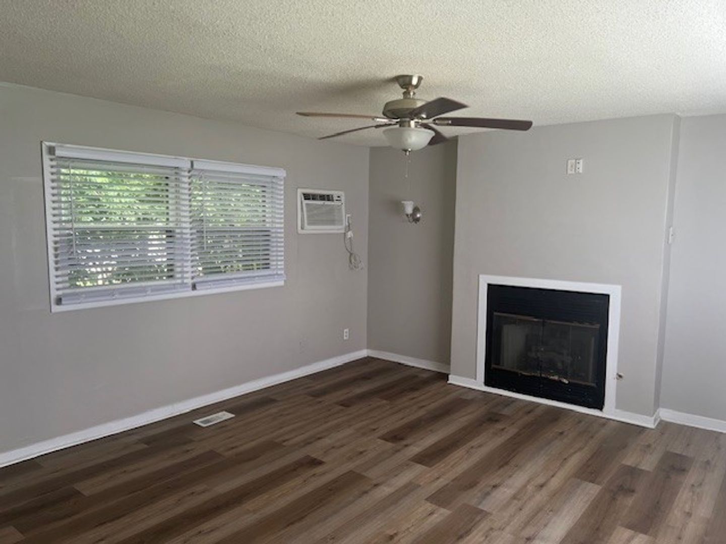 Building Photo - 3 Bedroom 2 BA ranch freshly rehabbed