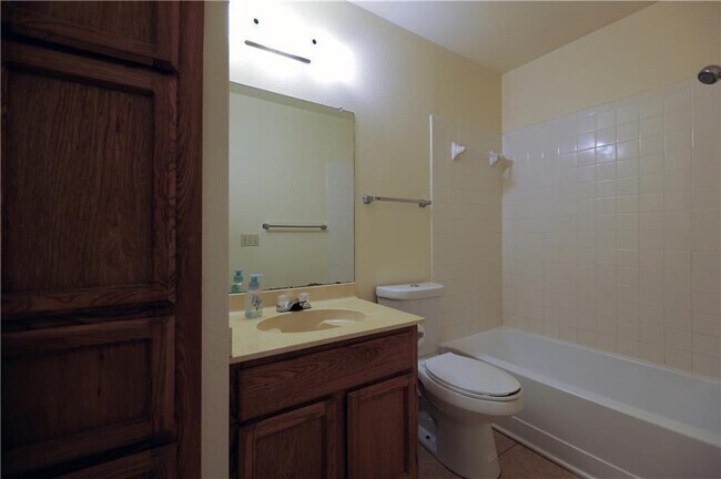Building Photo - 507 Riverwood Dr