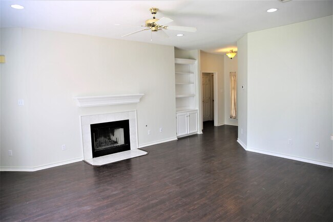 Building Photo - 3510 Vienna Dr