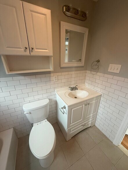 bathroom - 381 31st St