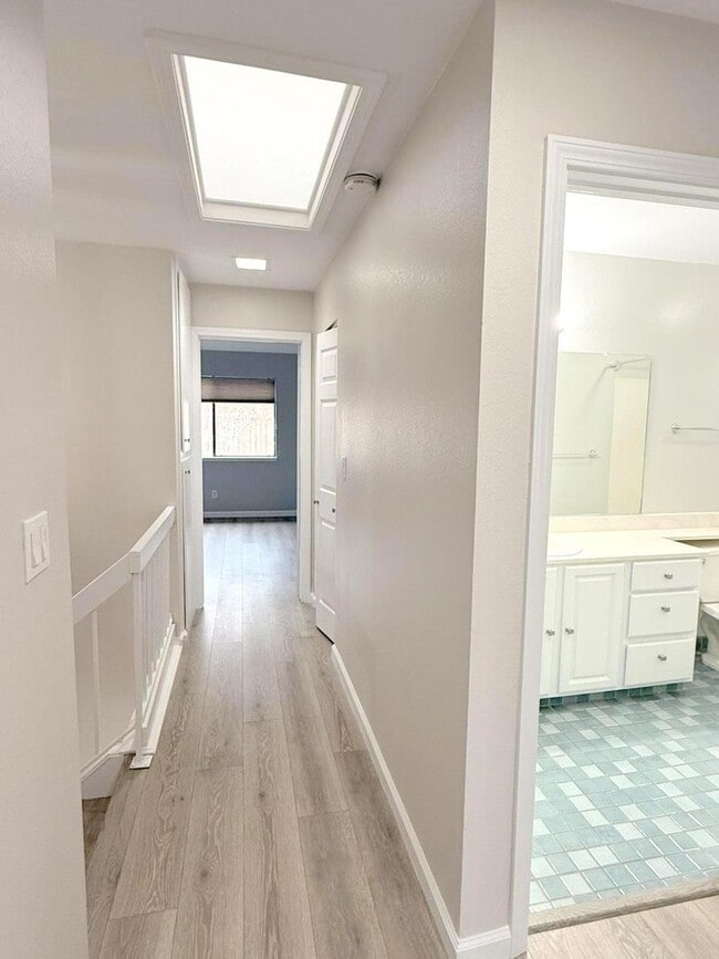 Building Photo - Excellent Location! Near BART, Downtown! Main Chance Estates Townhouse