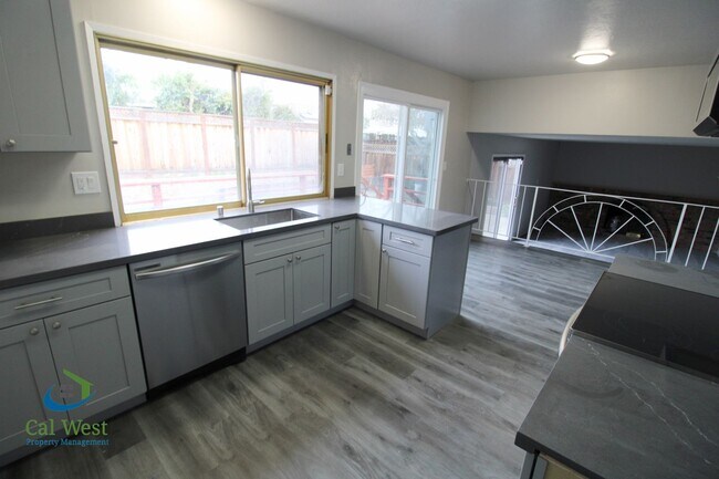 Building Photo - $5095 - COMING SOON! Large spacious updated 4 Bed/2.5 Bath Home With Pool in San Jose