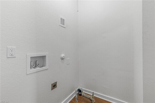 Building Photo - 1611 McDaniel St