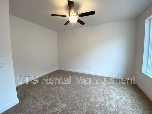 Building Photo - 438 N Stone Mountain Dr