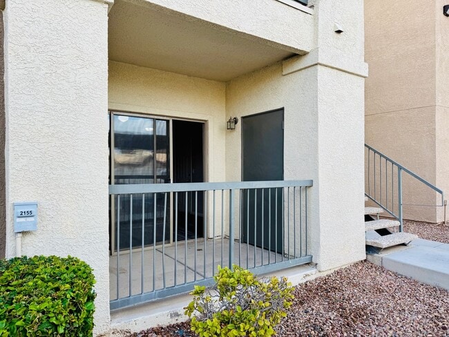 Building Photo - Beautiful, modern ground-floor 1 bed/1 bath condo in a gated SW community!