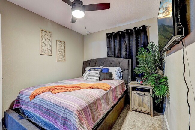 Building Photo - 12910 Utopia Gdns Wy