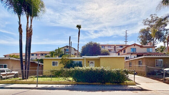 Building Photo - 1280 Alturas Rd
