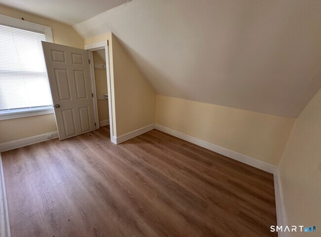 Building Photo - 149 Glen St