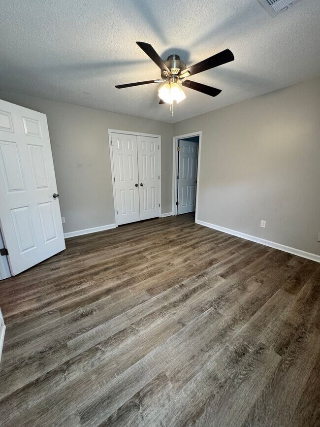 Building Photo - Beautiful Updated 4BR Home with Bonus Room, 2-Car Garage & Fenced Backyard!