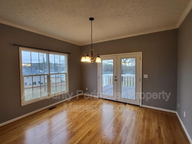 Building Photo - 653 Glenn Gee Rd