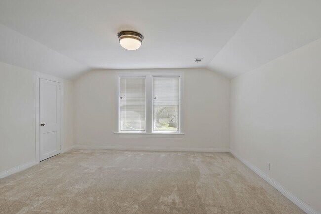 Building Photo - 4th Ave Riverside