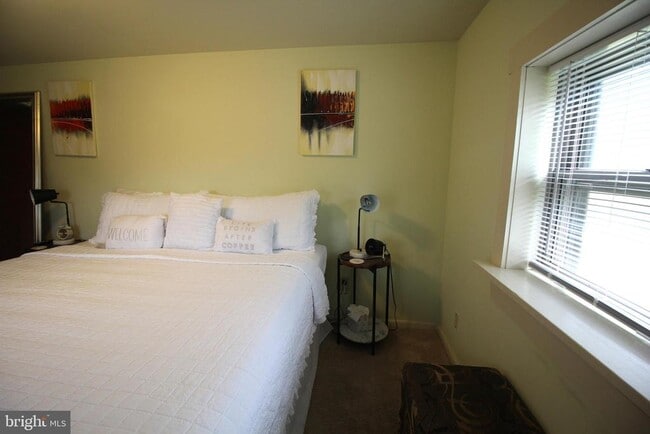 Building Photo - 48 Poor Farm Rd