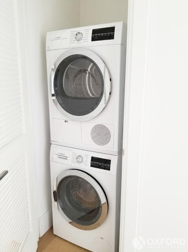 Building Photo - Jackson Avenue