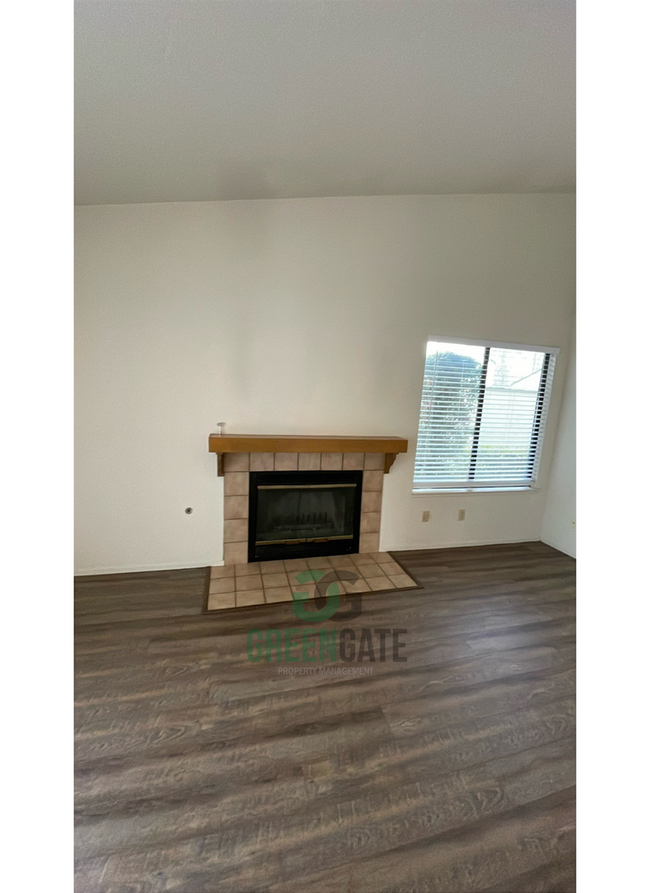 Building Photo - Gate Community 2 Bedroom Condo Availabilit...