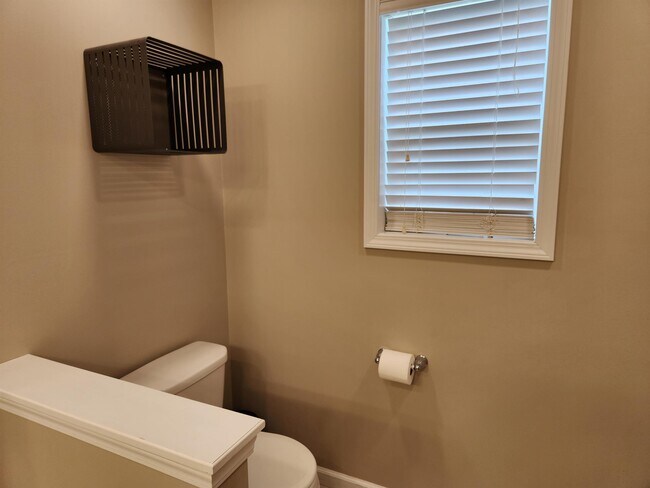 Building Photo - 8355 Nates Ln