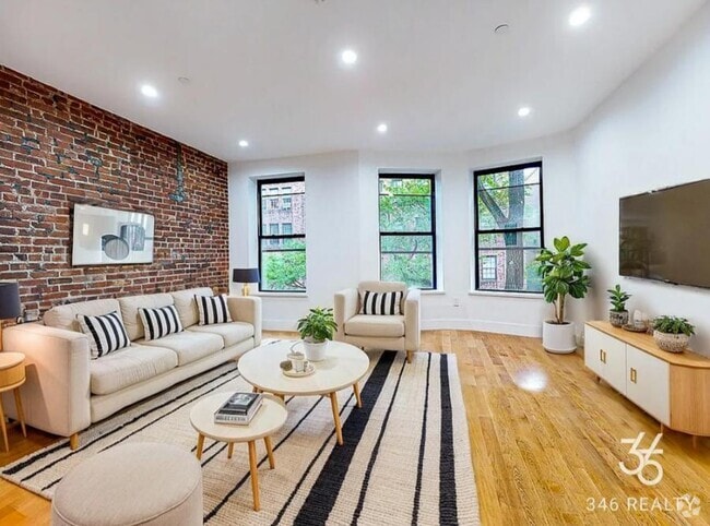 Building Photo - 15 W 94th St