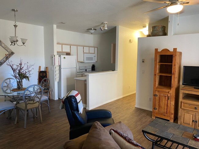 Building Photo - Cute and Charming furnished Condo with att...