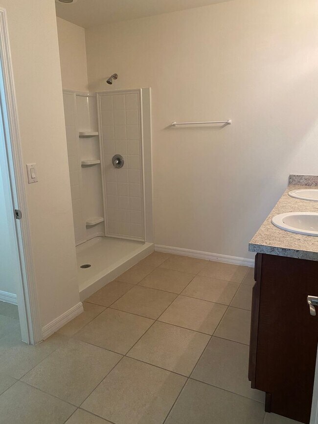 Building Photo - Welcome Home! 3BR/2BA Single-Family Home w...