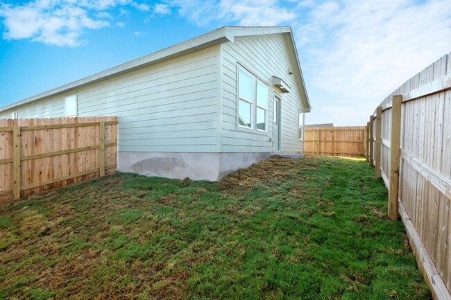 Building Photo - 2410 Broken Arrow
