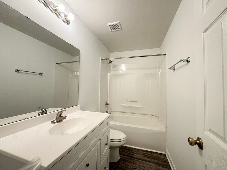 Building Photo - 306 Jones Ave