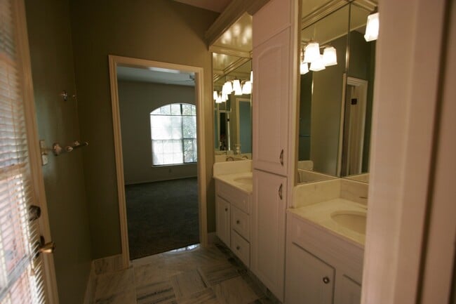 Building Photo - 207 Grandview Pl