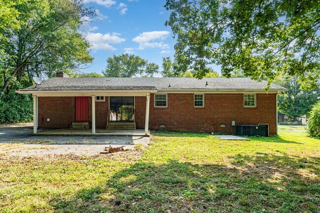 Building Photo - Brand new renovated home in Gallatin 4 bedrooms/2.5 Bathroom