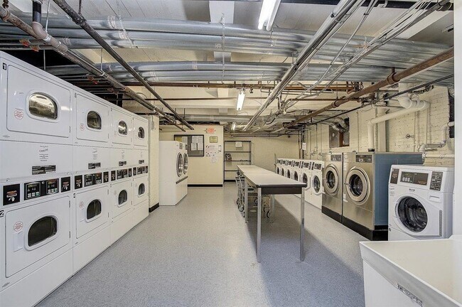 Building Photo - 2600 John F. Kennedy Blvd