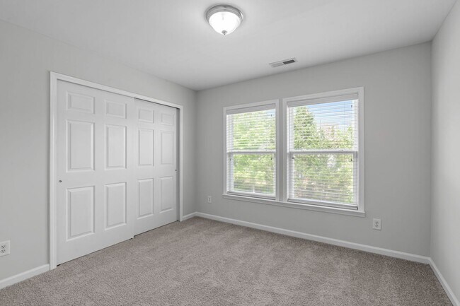 Building Photo - Stylish 2BR+Office (Optional 3rd Bedroom),...