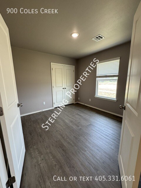 Building Photo - 900 Coles Creek