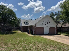 Building Photo - 2-Bed, 2-Bath, 1-Car Garage - Walking Dist...