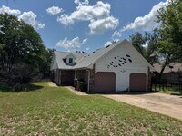 Building Photo - 2-Bed, 2-Bath, 1-Car Garage - Walking Dist...