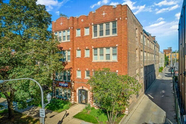 Building Photo - 3917.3 N Janssen Ave