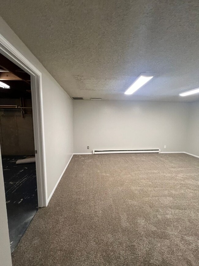 Building Photo - 2122-2124 W Regina Ave