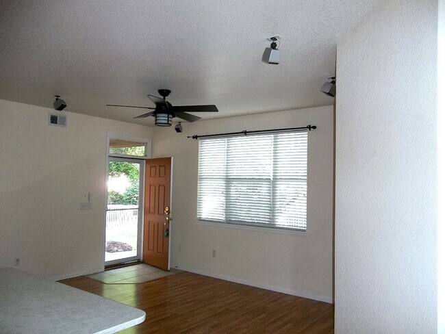 Building Photo - Enjoy Comfort and Convenience at Grays Peak Drive