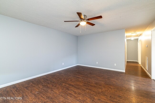 Building Photo - 2013 Paris Rd NW