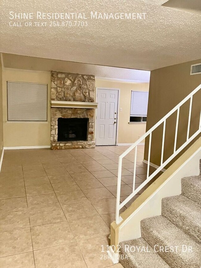 Building Photo - 1102 Royal Crest Dr