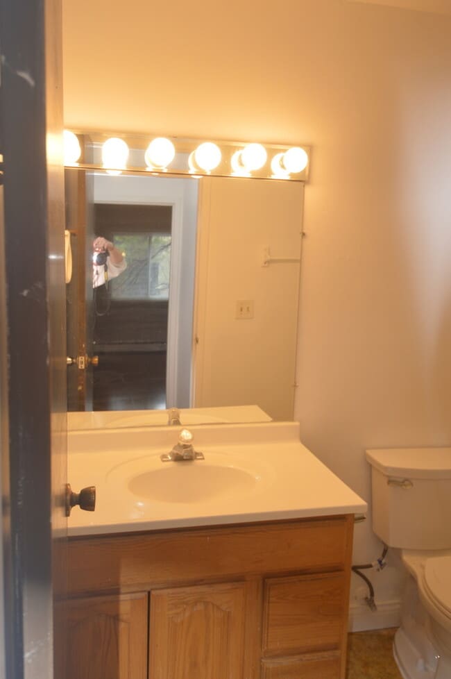 Building Photo - 845 Westmoreland Dr