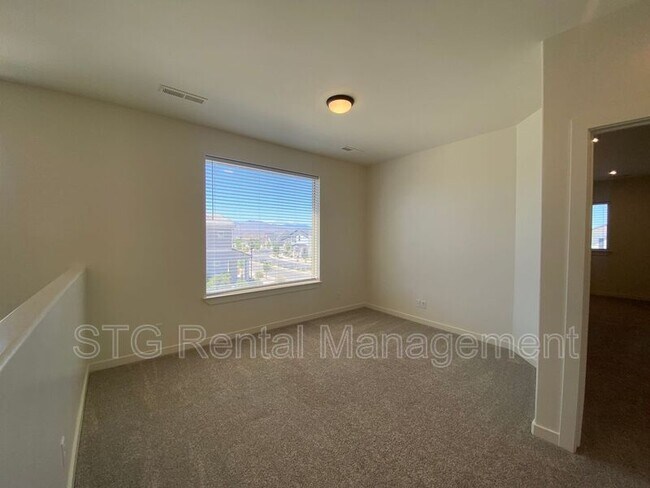 Building Photo - 767 W Scarlet Hill Dr