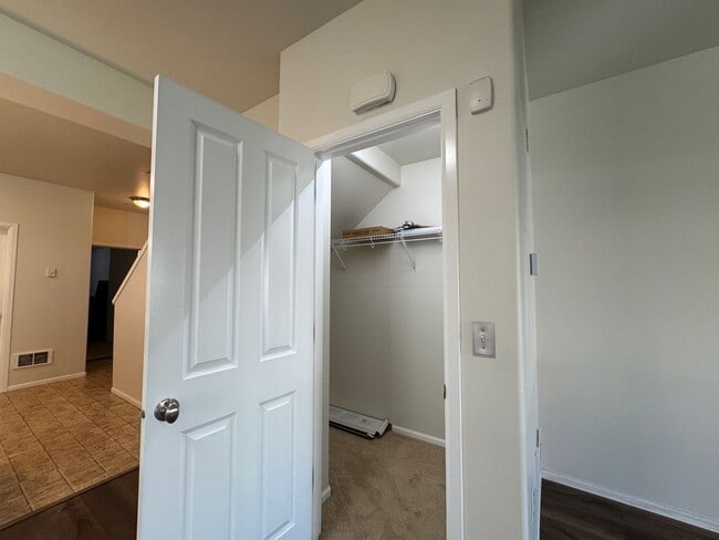 Building Photo - 2 Bed, 3 Bath in Cordata Neighborhood