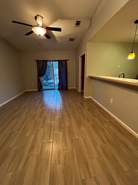 Building Photo - 9690 Amarante Cir