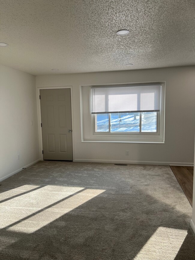 Building Photo - 5324 Jennifer Dr