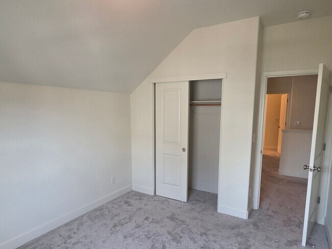 Building Photo - 1256 Lavande Dr