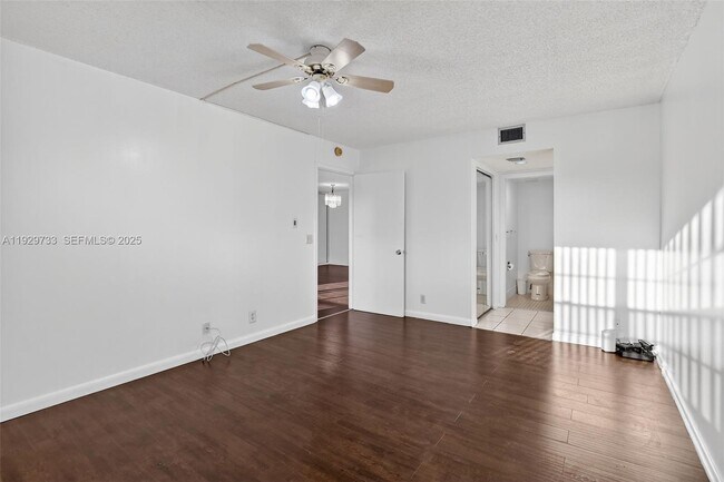 Building Photo - 900 SW 128th Ave