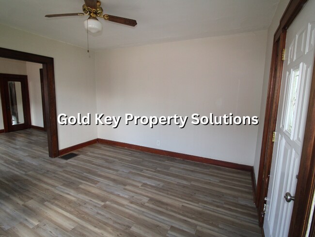 Building Photo - 2 BR 1 BA House with New Flooring and Paint (SECTION 8 APPROVED)