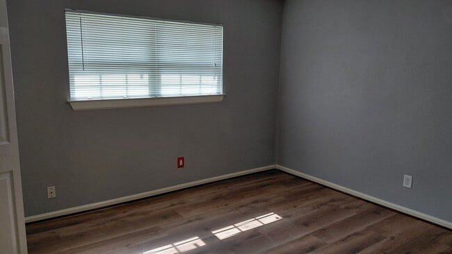 Building Photo - 8314 Beechnut St