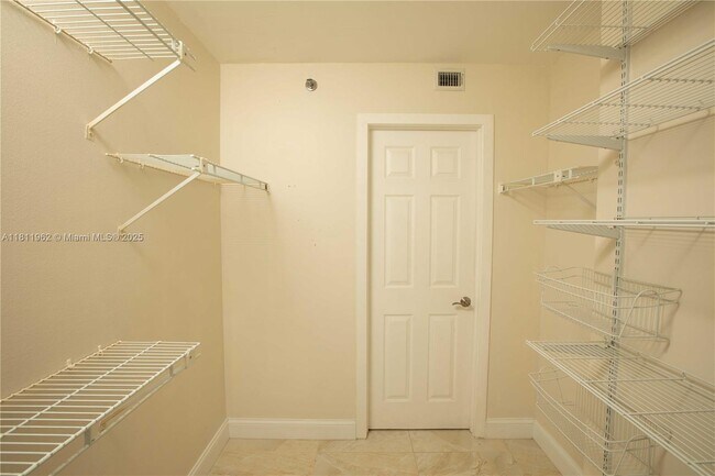 Building Photo - 770 Claughton Island Dr