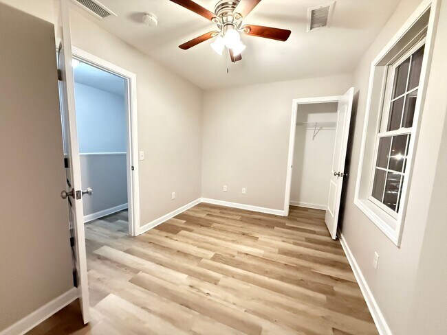 Building Photo - 18-20 Pine Grove St