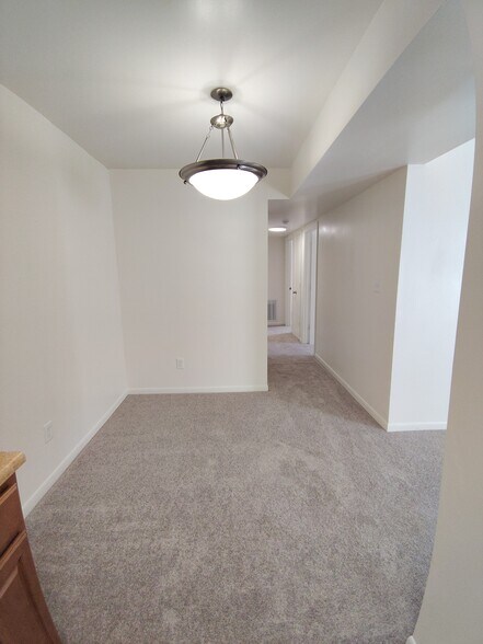 Building Photo - 600 Reusens Rd