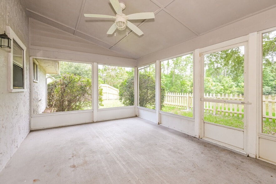 Building Photo - 4946 Irish Moss Dr S