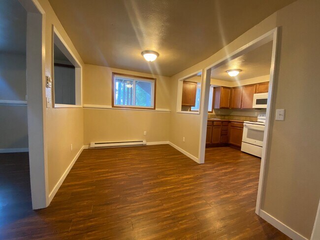 Building Photo - Great Spokane Valley Location-2 bed 1 bath...